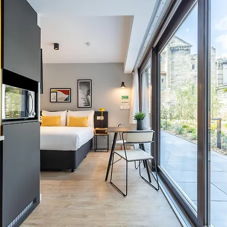 Staycity Centre Aparthotel 3*